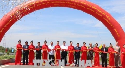 跨前江的高领大桥正式竣工通车 政府副总理郑廷勇出席