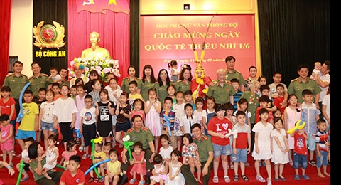 越南公安部办公厅举行见面会  庆祝“六一”儿童节