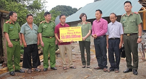 越南《人民公安报》社同中南投资与建筑股份公司支持兴建抚恤房