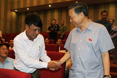 越南公安部部长苏林会见北宁省桂武县选民