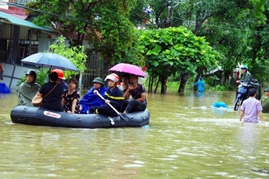 河江省警方致力克服暴雨洪水后果