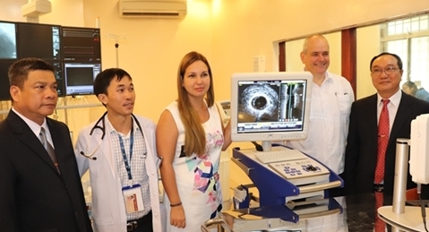 古巴卫生专家代表团赴越南公安部4•30医院进行工作访问