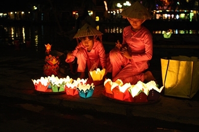 越南文化美中的会安花灯节