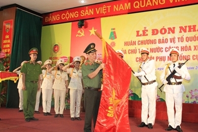 越南公安部下属第八总局妇女协会荣获二级保卫祖国勋章