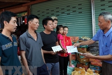 越南继续向老挝一水电站大坝坍塌受灾群众提供援助