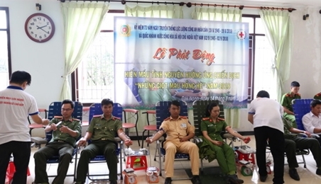 600名得农省公安干部战士参加无偿献血活动