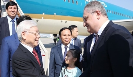 越共中央总书记阮富仲抵达首都莫斯科 开始对俄罗斯进行正式访问