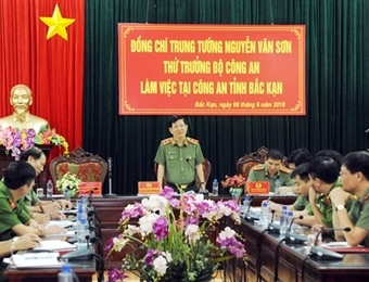 越南公安部副部长阮文山与北件省公安厅举行工作会议