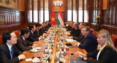 越共中央总书记阮富仲与匈牙利总理维克多·欧尔班举行会谈 提升越匈两国关系水平