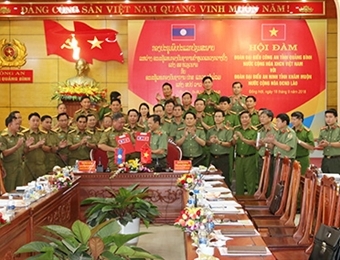 越南广平省公安厅与老挝甘蒙省安全厅签署越老边境安全保障备忘录