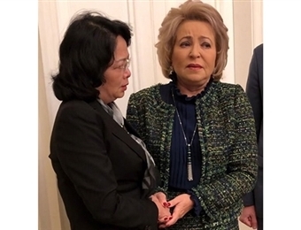 越南国家副主席邓氏玉盛会见俄罗斯联邦委员会主席瓦伦蒂娜•马特维延科