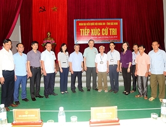 苏林部长会见北宁省安丰县瑞和乡选民