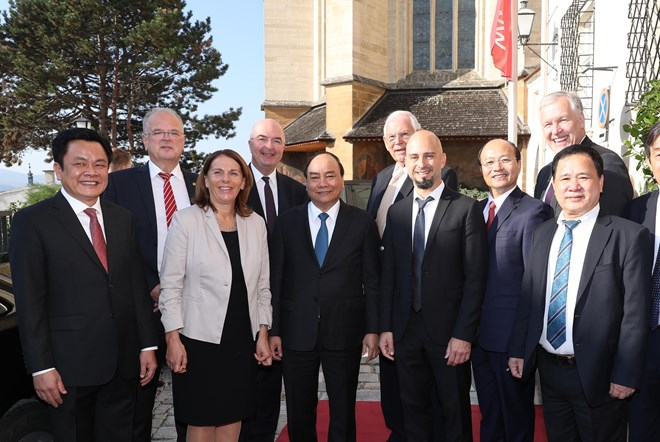 越南政府总理阮春福访问克雷姆斯应用科技大学 结束对奥地利的正式访问