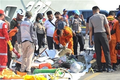 印尼客机坠海事件：飞机黑匣子仍保留完整状态