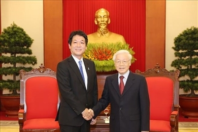 越共中央总书记、国家主席阮富仲会见日本首相特使