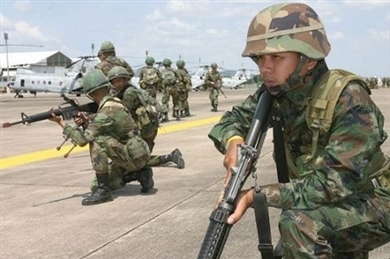 泰国军事演习发生事故 致1亡 7伤