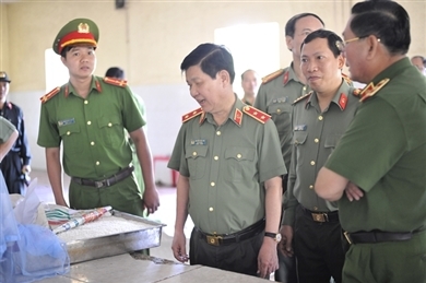 阮文山副部长视察得波劳监狱