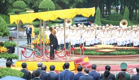 越南政府总理阮春福举行隆重仪式 欢迎俄罗斯联邦总理梅德韦杰夫到访