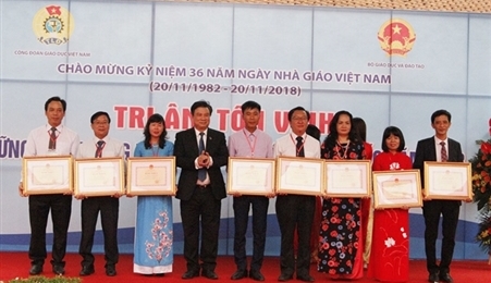 越南教师节：全国183名模范教师荣获表彰