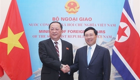 政府副总理兼外长范平明与朝鲜外交部长李勇浩举行会谈