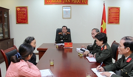 越南公安部副部长阮文成定期会见公民