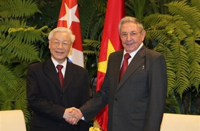 越南领导人致电祝贺古巴等国国庆