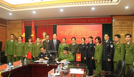 越南人民警察学院和中国云南警官学院签署合作备忘录