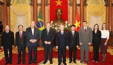 越共中央总书记、国家主席阮富仲会见十国新任驻越大使