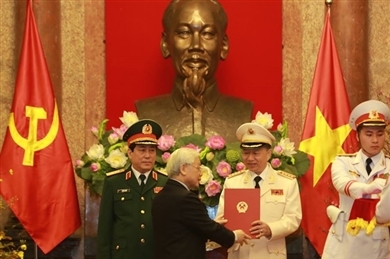 越共中央总书记、国家主席阮富仲主持晋升大将军衔仪式