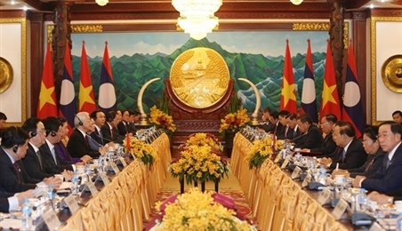 越共中央总书记、国家主席阮富仲会见老挝政府总理和国会主席