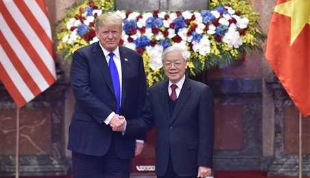 越共中央总书记、国家主席阮富仲与美国总统特朗普举行会谈