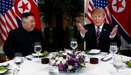 美朝领导人第二次会晤：朝鲜领导人和美国总统结束工作晚宴