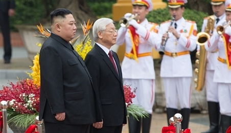 越共中央总书记、国家主席阮富仲为朝鲜最高领导人金正恩举行隆重欢迎仪式