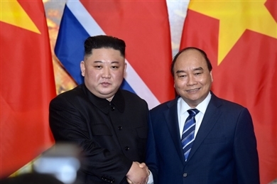 越南政府总理阮春福会见朝鲜最高领导人金正恩