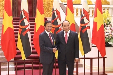 越南政府总理阮春福会见文莱苏丹