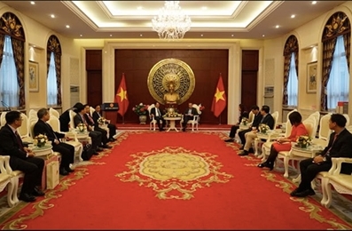 越南公安部副部长阮文成探访越南驻中国大使馆