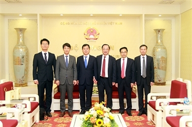 越南公安部领导人会见国际游客