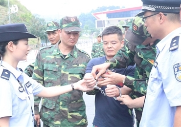越南警方向中国警方移交4名中国籍通缉在逃犯