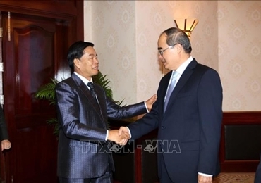 胡志明市与老挝首都万象促进全面合作