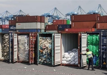 印度尼西亚和马来西亚将装满垃圾的集装箱退回美国