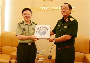 中国人民解放军国防大学政治学院代表团访问越南