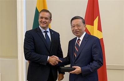 越南与立陶宛加强传统友好合作关系