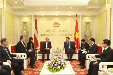越南与拉脱维亚促进传统友好合作关系