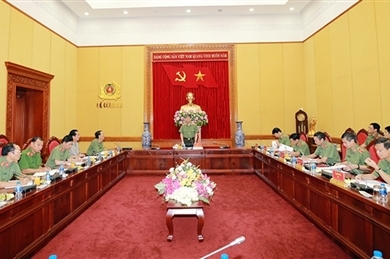 苏林部长与奠边省公安厅领导举行工作会议