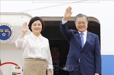 韩国总统文在寅启程出访东南亚三国