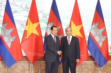 阮春福总理主持仪式 欢迎柬埔寨首相洪森访越