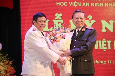 人民公安各所院校纷纷举行越南教师节纪念典礼