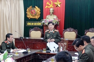 阮文山副部长与高平省公安厅举行工作会议