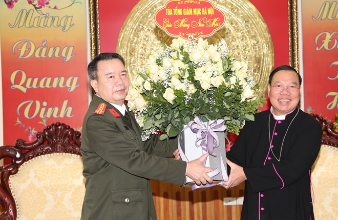 河内总教区总主教武文天走访河南省公安厅并致以春节祝福