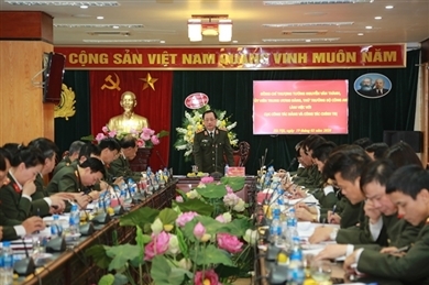 阮文成副部长与公安部党工作和整治工作局举行工作会议